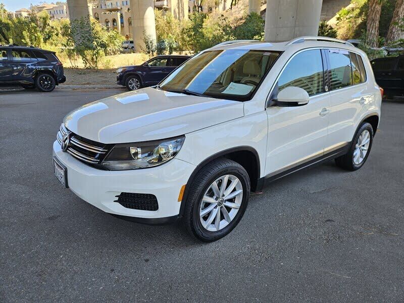 2017 VOLKSWAGEN Tiguan