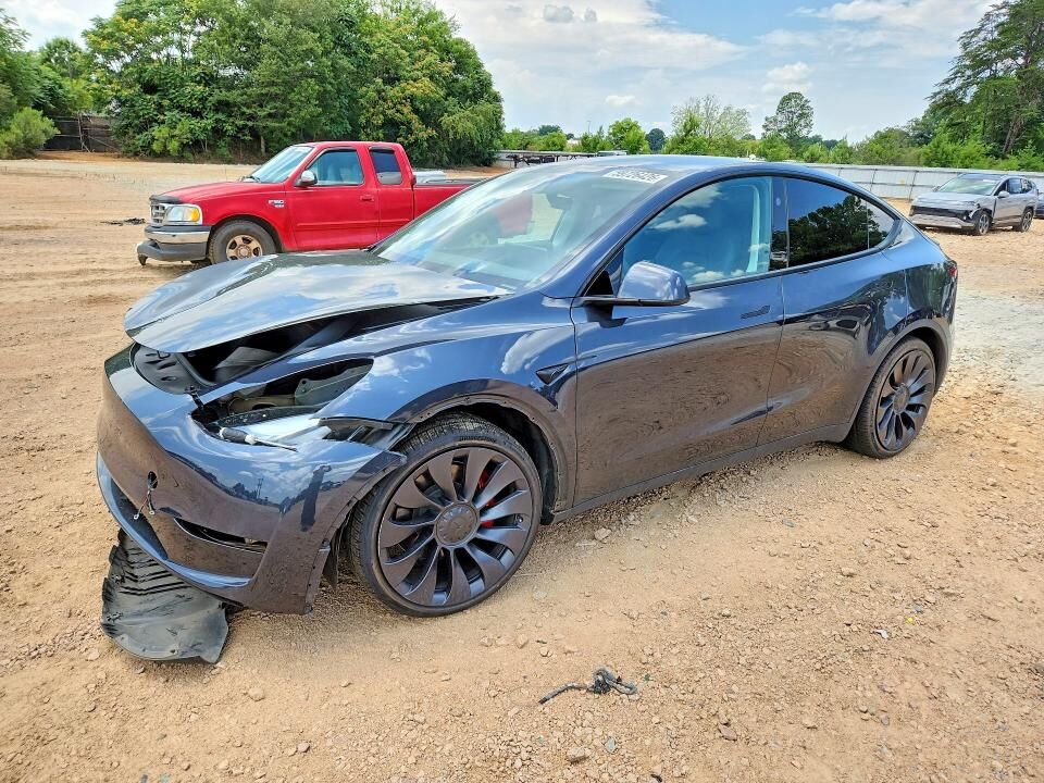 2024 TESLA Model Y