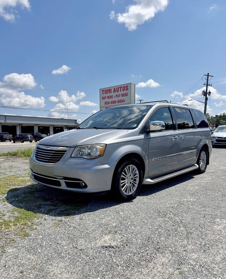2013 CHRYSLER Town and Country