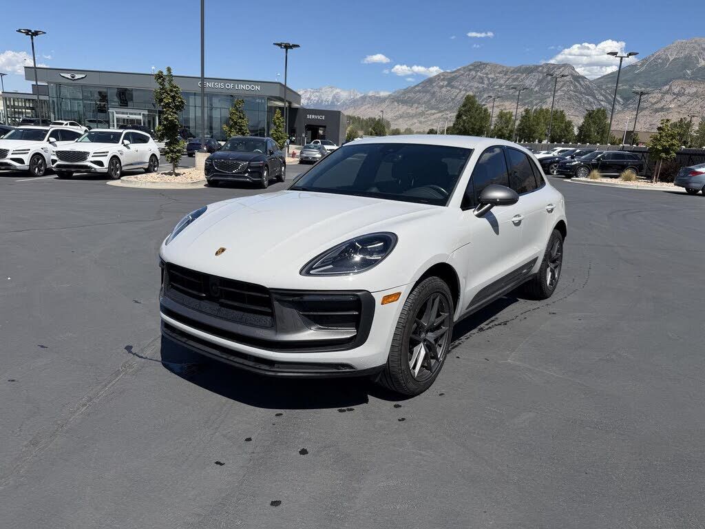 2023 PORSCHE Macan