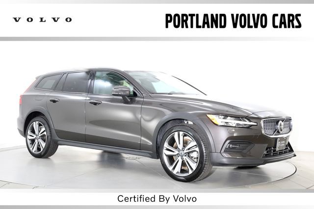 2025 VOLVO V60CC