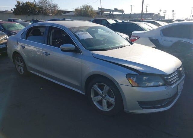 2014 VOLKSWAGEN Passat