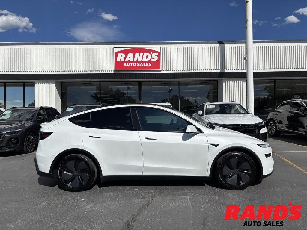 2026 TESLA Model Y