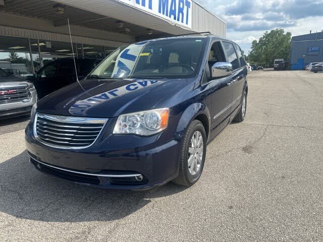 2012 CHRYSLER Town and Country