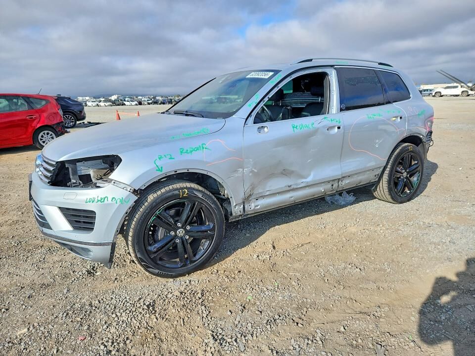 2017 VOLKSWAGEN Touareg