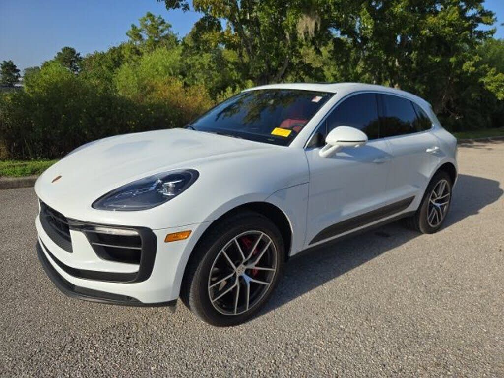 2023 PORSCHE Macan
