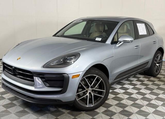 2025 PORSCHE Macan