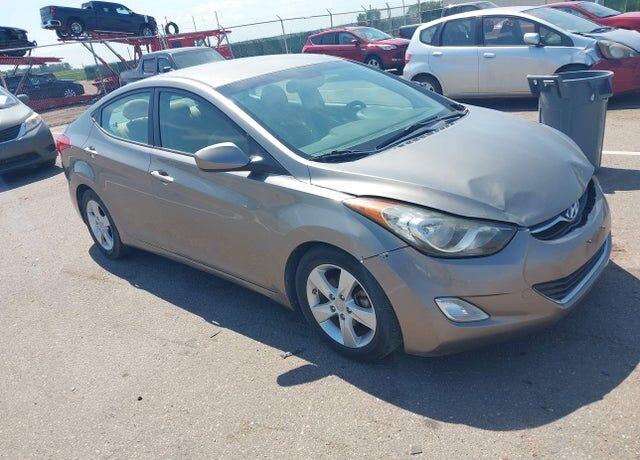2013 HYUNDAI Elantra