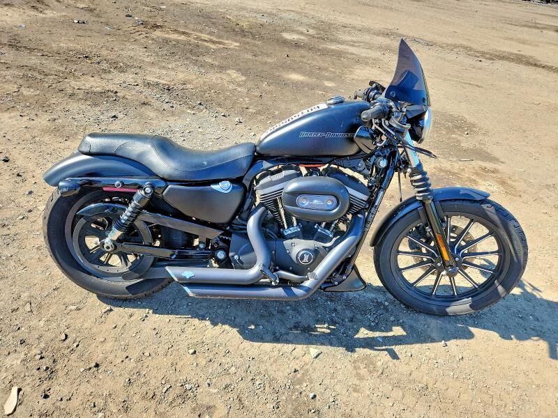 2010 HARLEY DAVIDSON Iron883