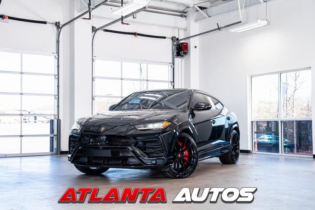 2022 LAMBORGHINI URUS