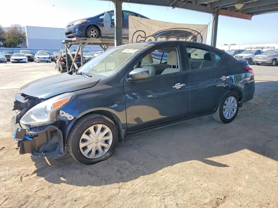 2015 NISSAN Versa