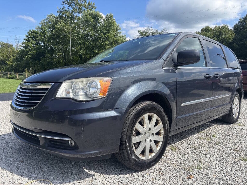 2014 CHRYSLER Town and Country