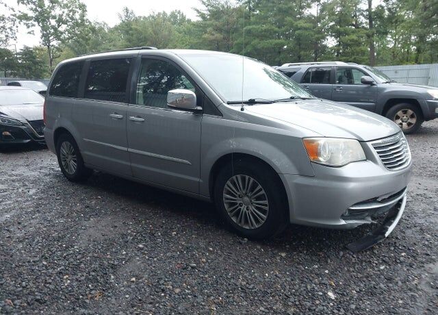 2014 CHRYSLER Town and Country