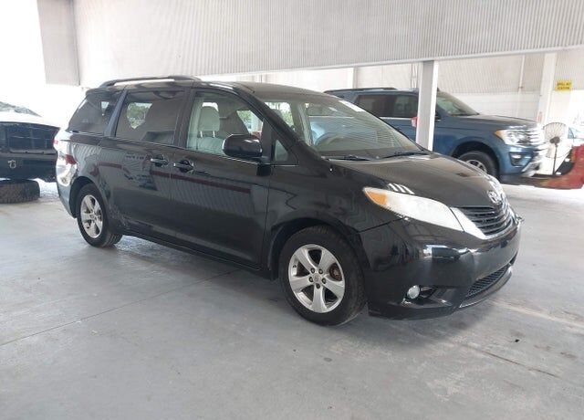 2011 TOYOTA Sienna