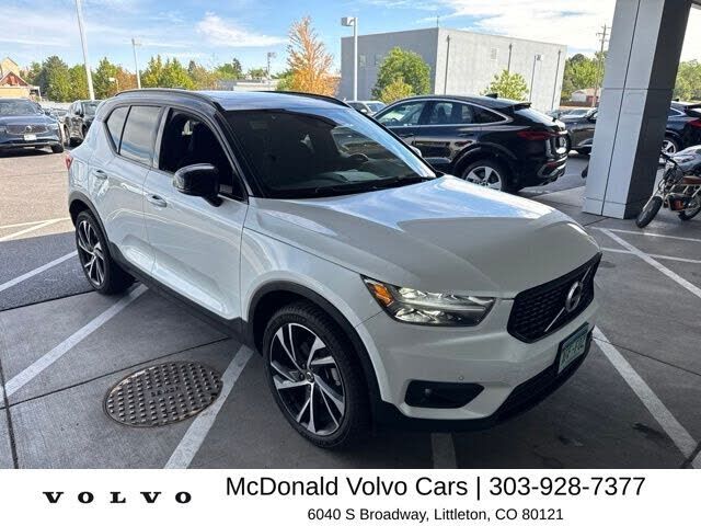 2020 VOLVO XC40