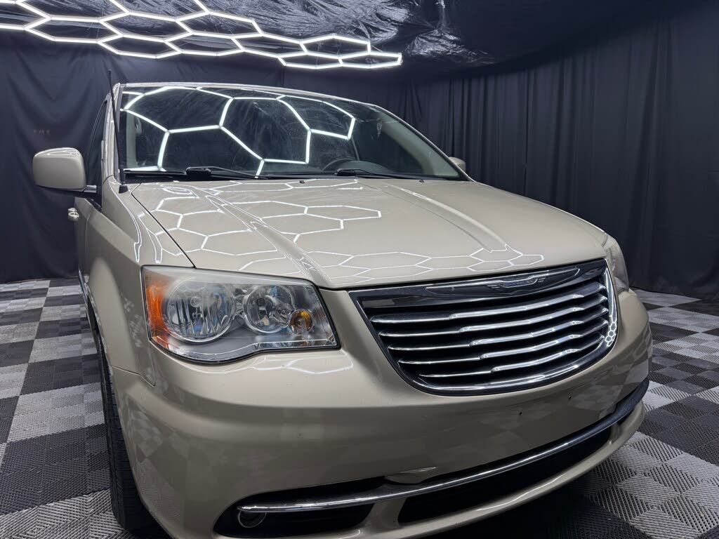 2011 CHRYSLER Town and Country