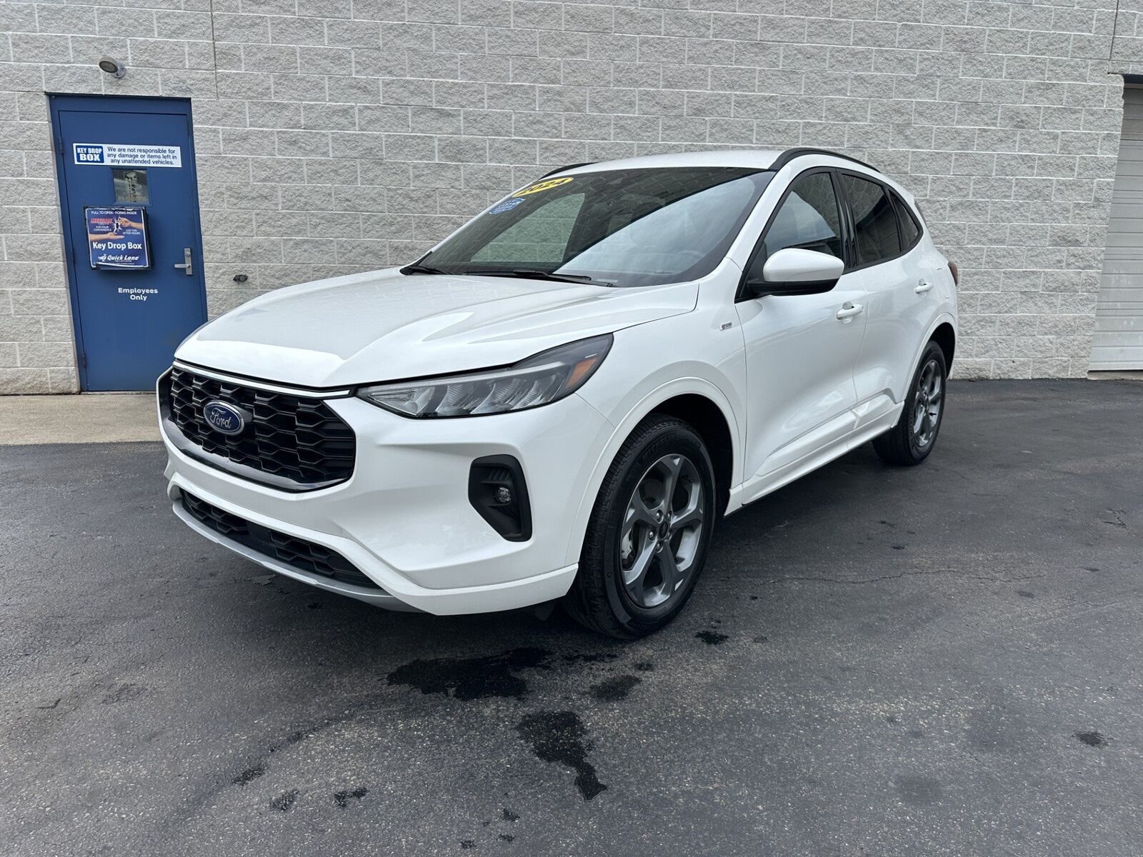 2024 FORD Escape