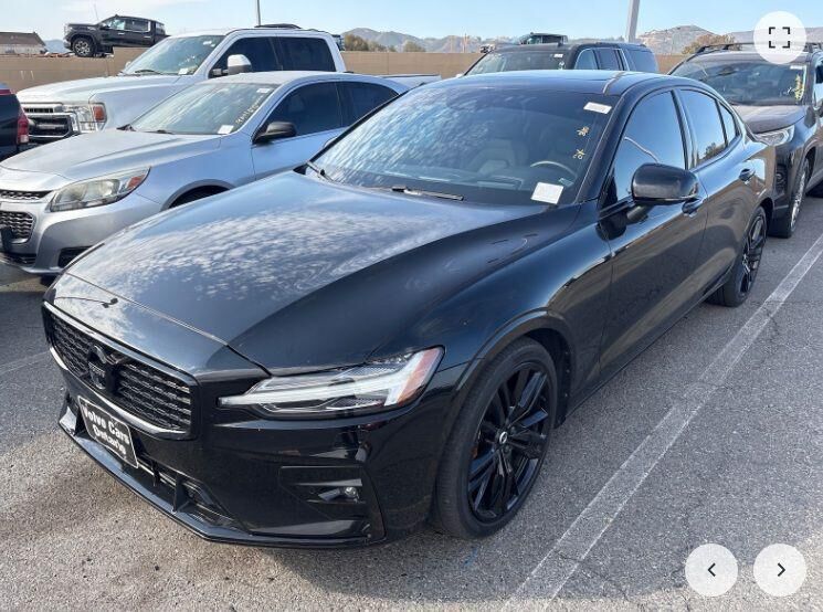 2022 VOLVO S60