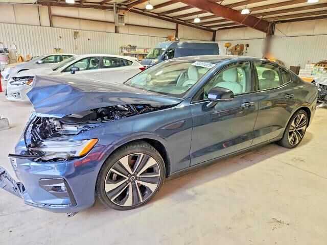 2022 VOLVO S60
