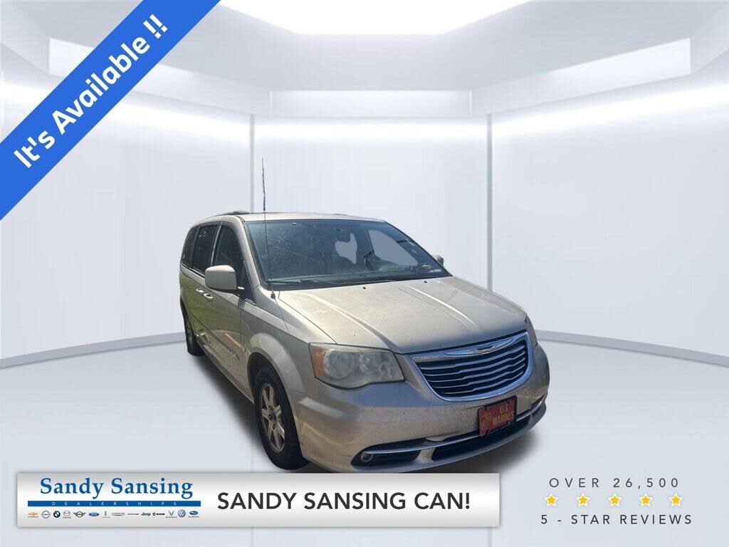 2013 CHRYSLER Town and Country