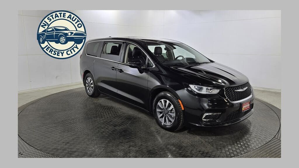 2024 CHRYSLER Pacifica