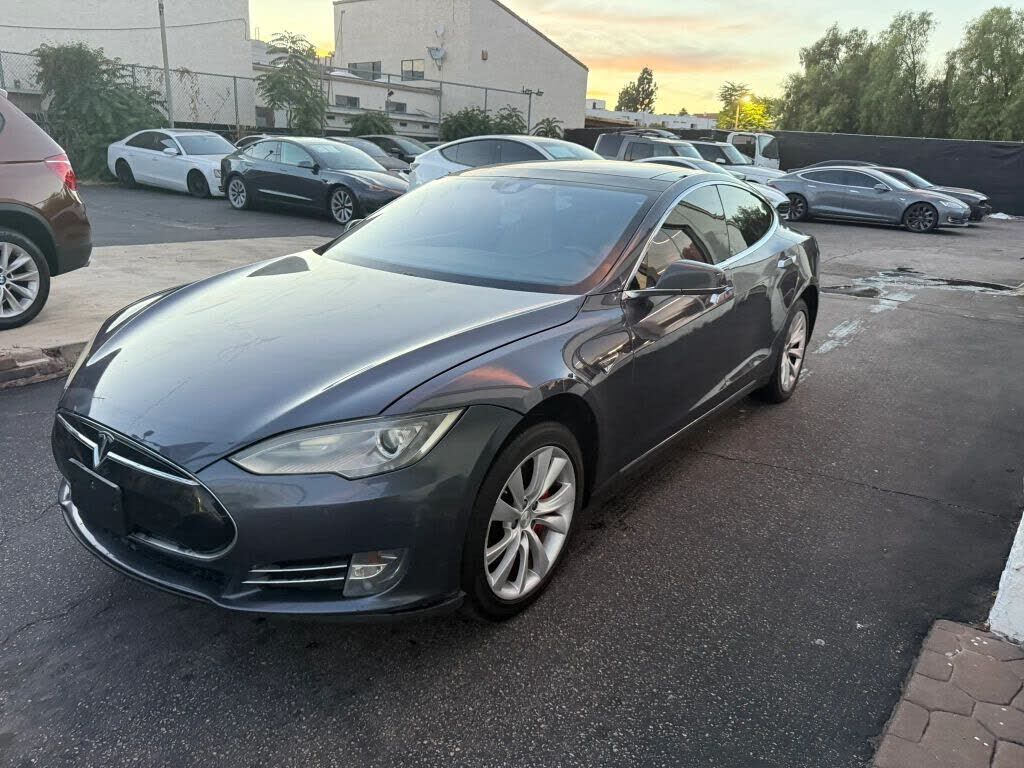 2015 TESLA Model S