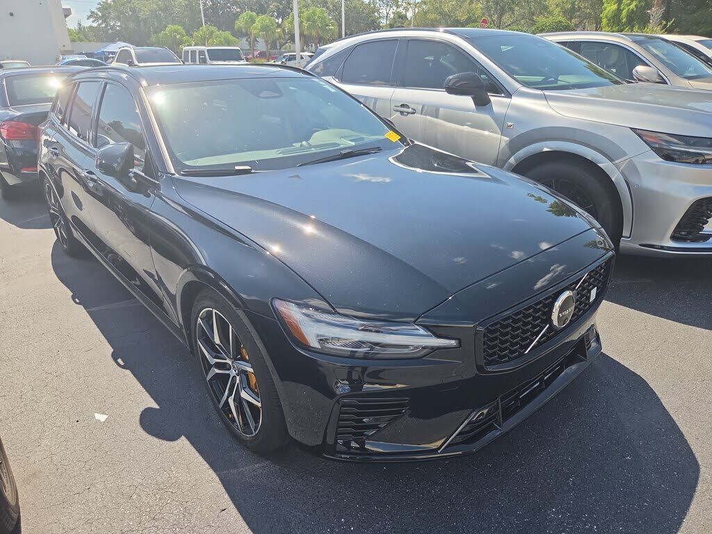 2024 VOLVO V60