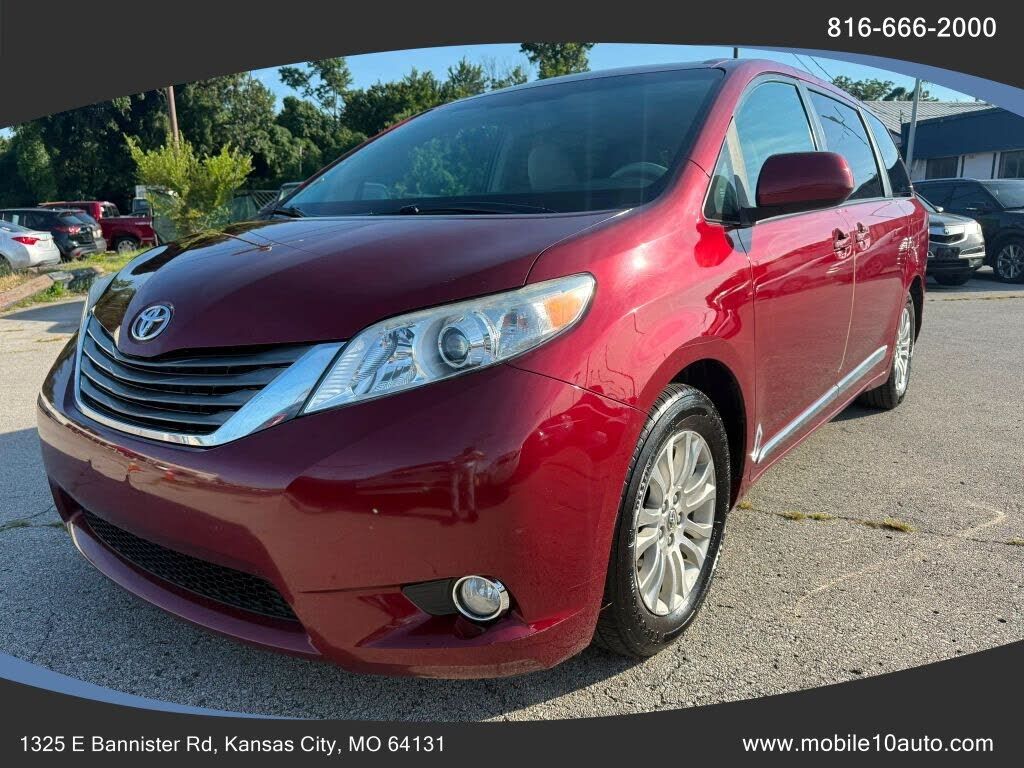 2012 TOYOTA Sienna