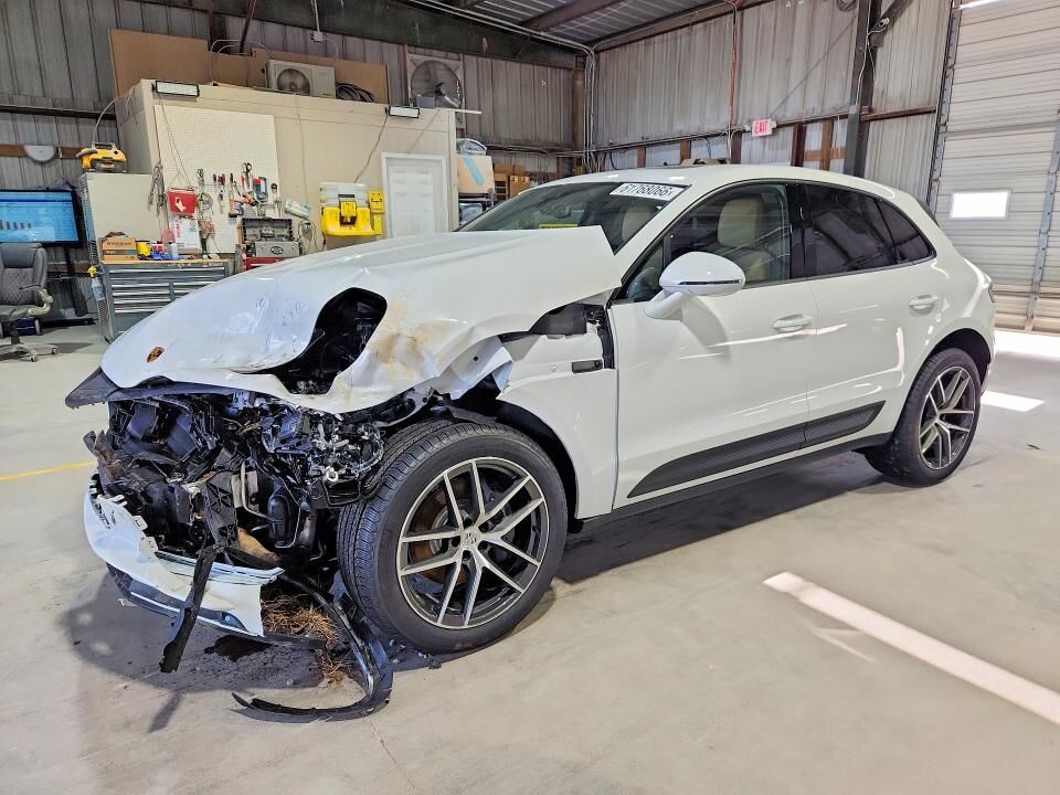 2026 PORSCHE Macan