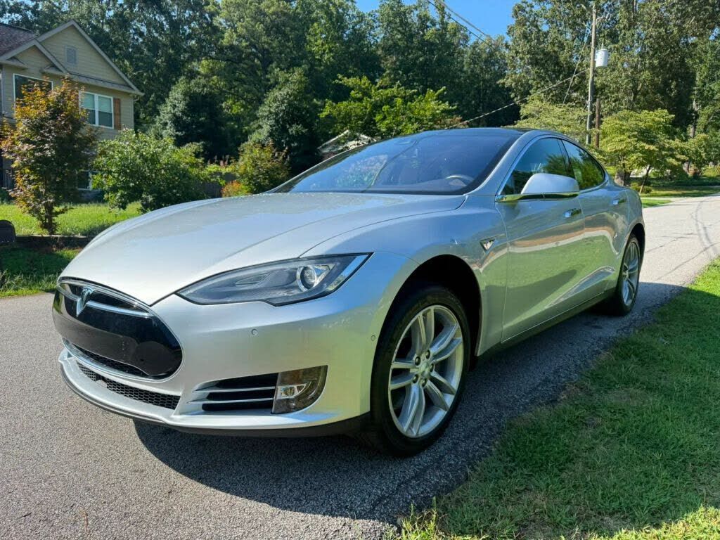 2015 TESLA Model S