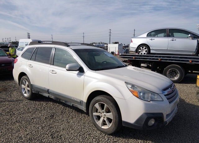 2013 SUBARU Outback