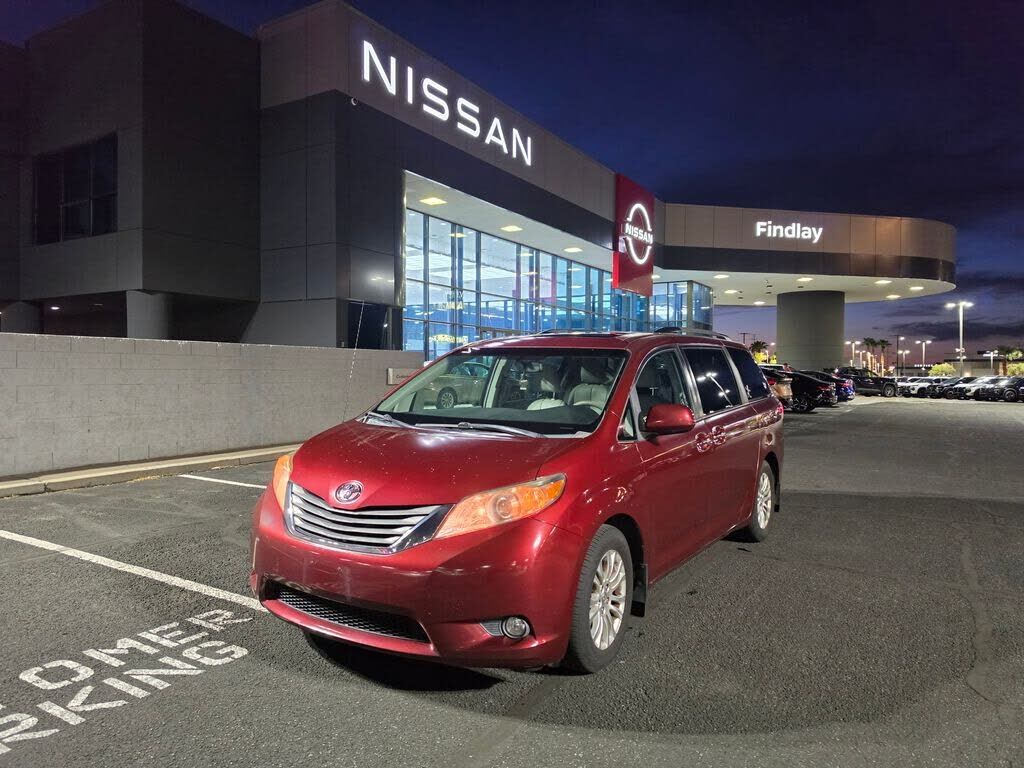 2013 TOYOTA Sienna