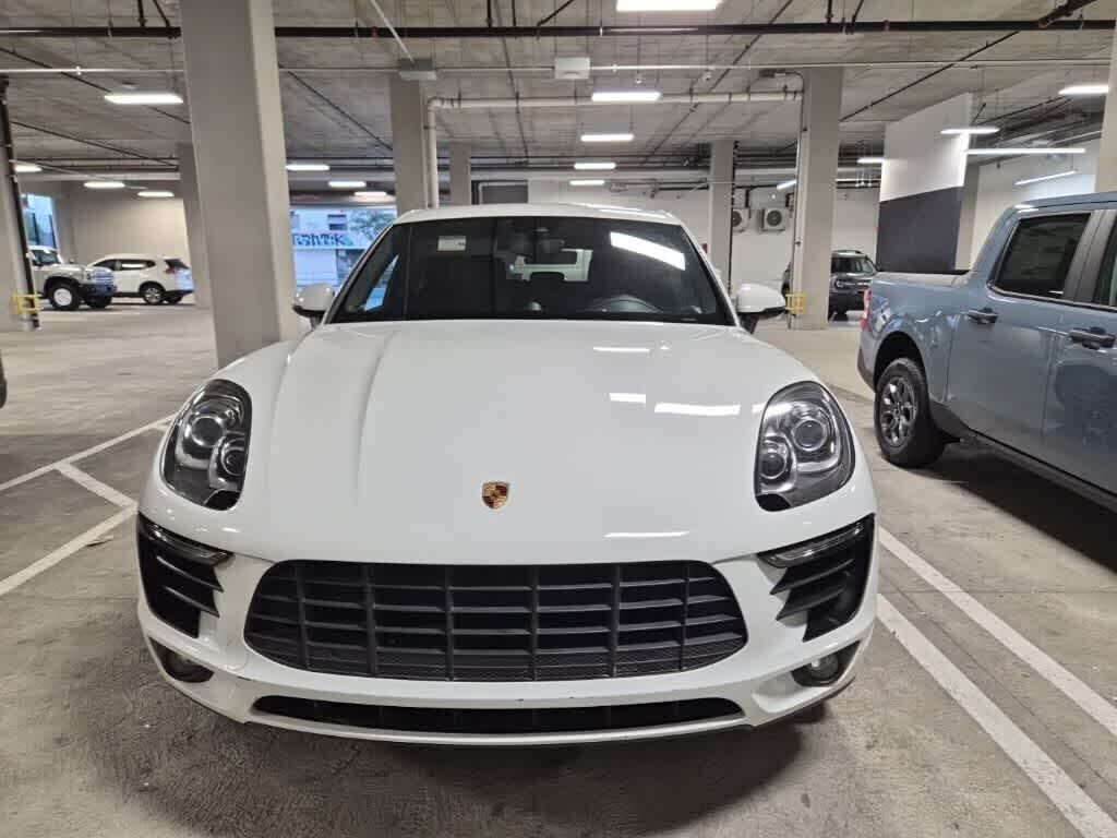 2018 PORSCHE Macan