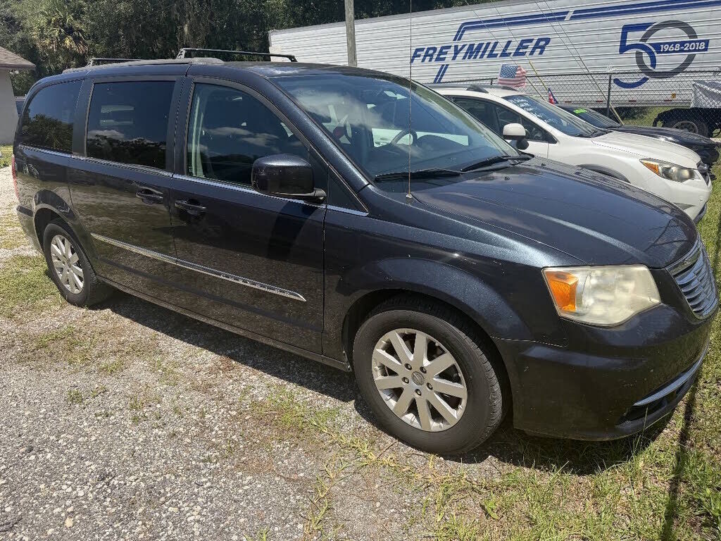 2014 CHRYSLER Town and Country