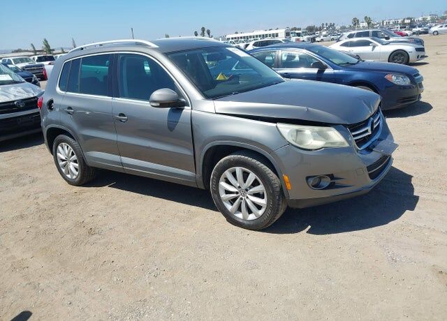 2011 VOLKSWAGEN Tiguan
