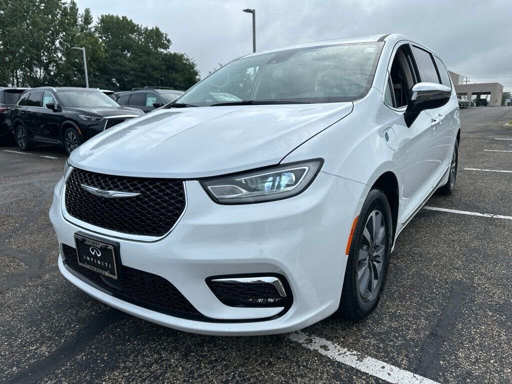 2023 CHRYSLER Pacifica