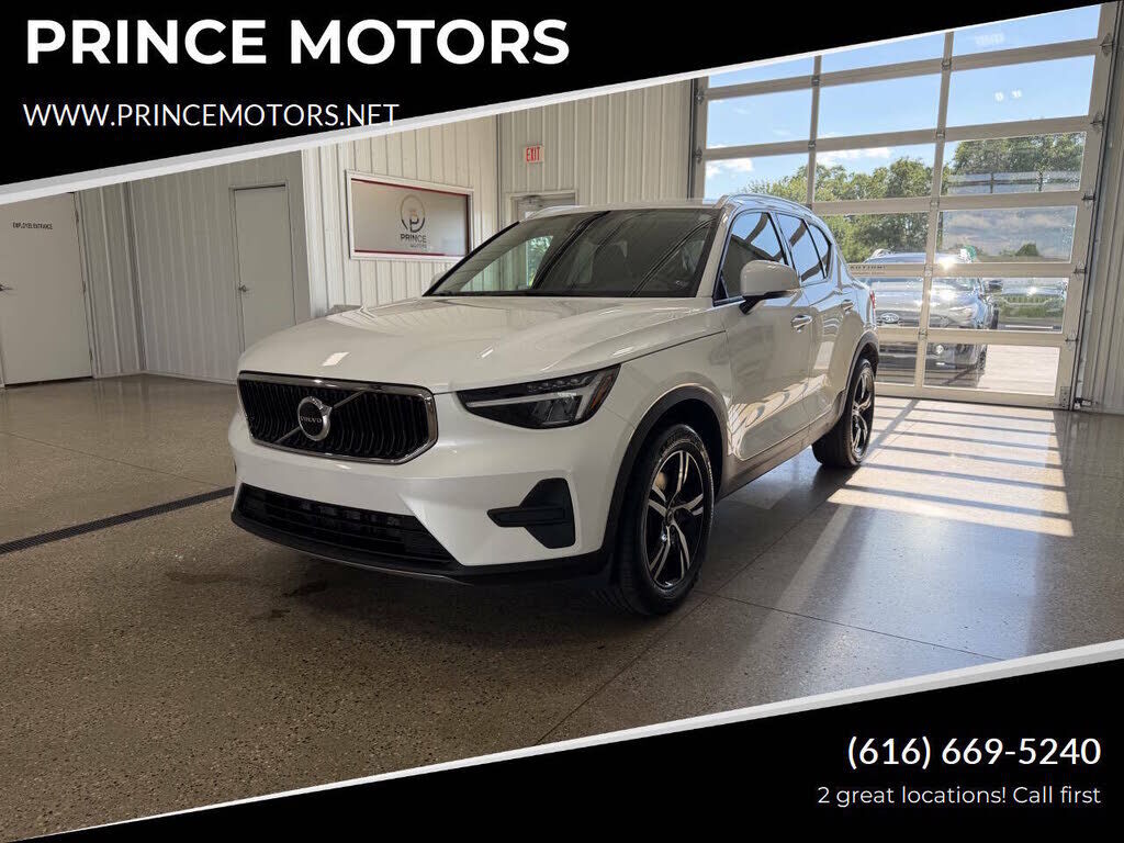 2023 VOLVO XC40