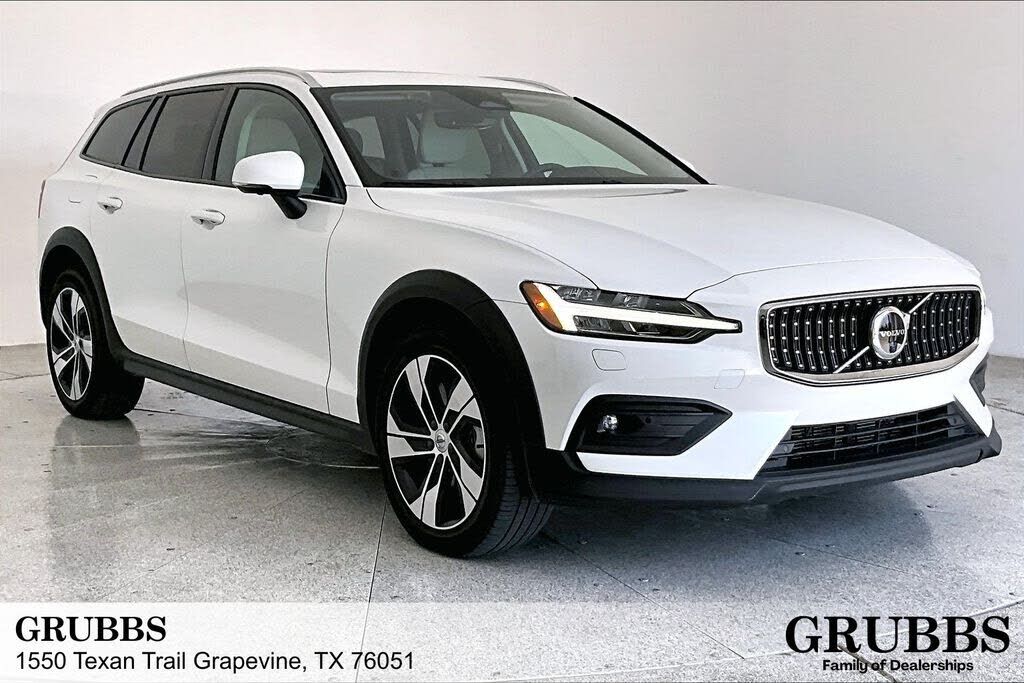2023 VOLVO V60CC