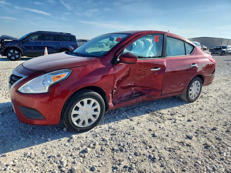 2016 NISSAN Versa