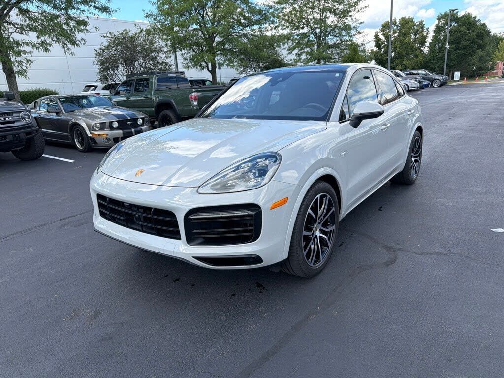 2022 PORSCHE Cayenne
