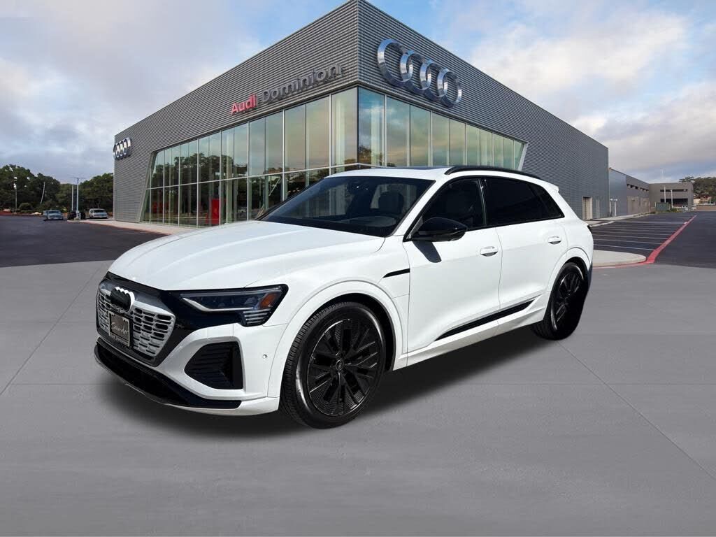 2024 AUDI Q8