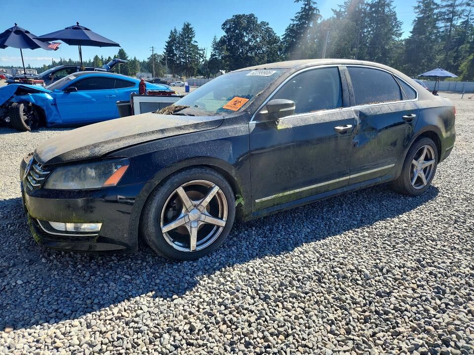 2013 VOLKSWAGEN Passat