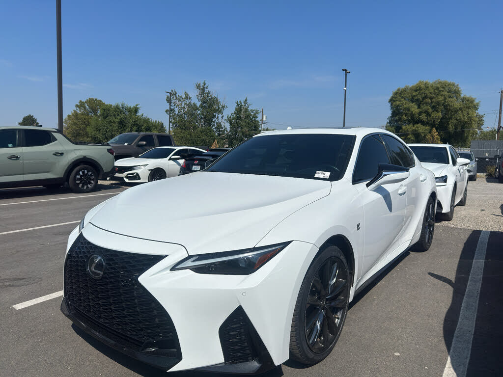 2022 LEXUS IS