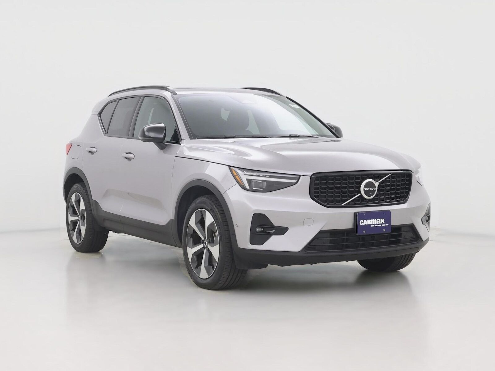 2026 VOLVO XC40