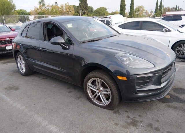 2024 PORSCHE Macan