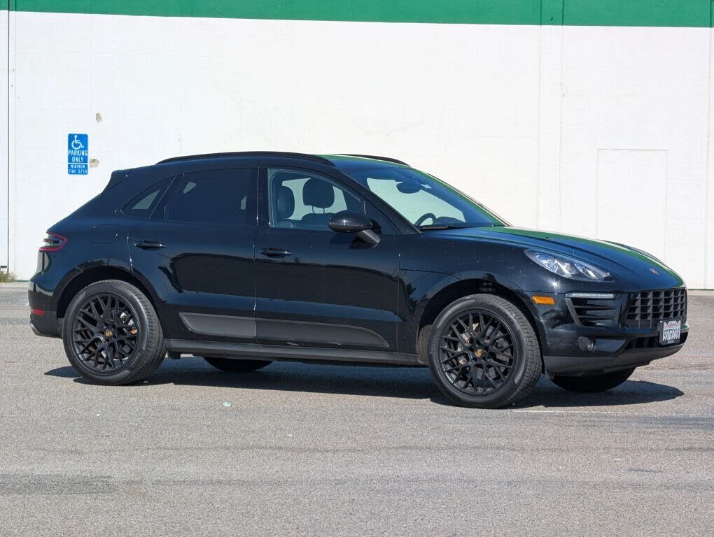 2018 PORSCHE Macan