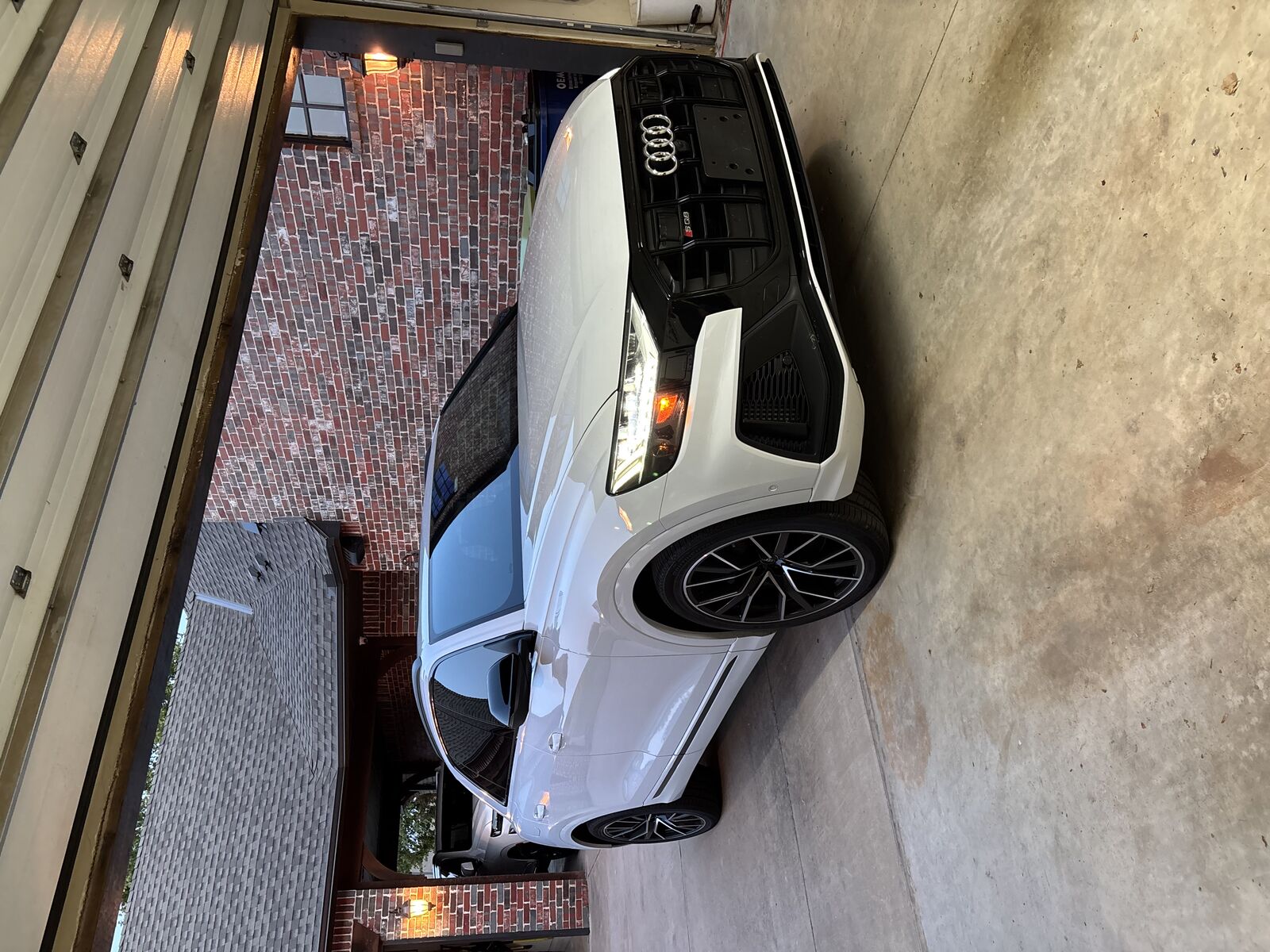 2023 AUDI SQ8