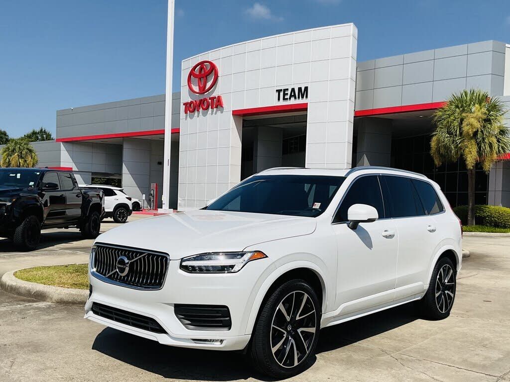 2022 VOLVO XC90