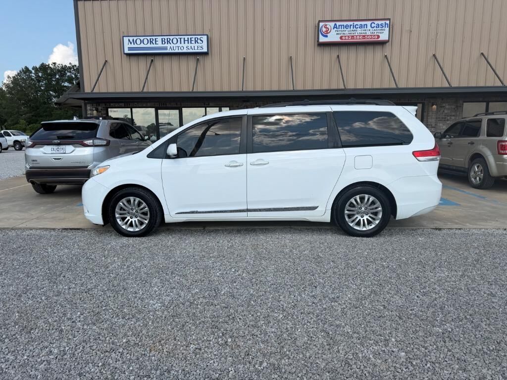 2013 TOYOTA Sienna
