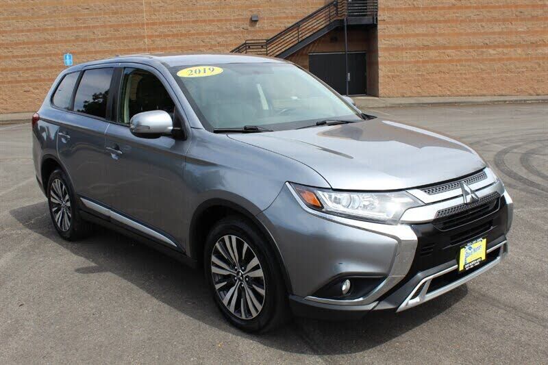 2019 MITSUBISHI Outlander